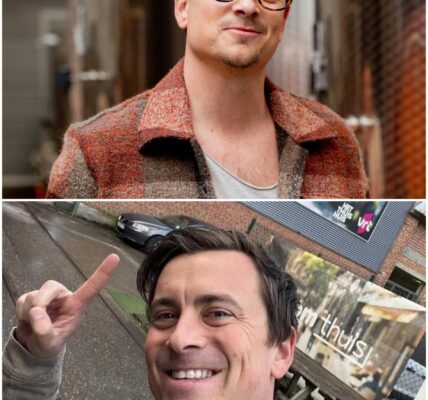 NIEUW: Met een ander kapsel en een andere bril: zo verschijnt Niels Destadsbader in 'Thuis'