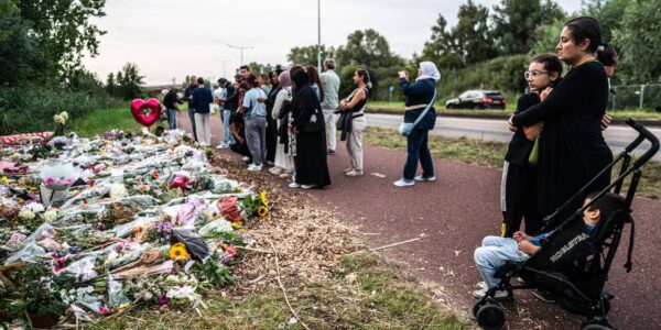 Oplichters gebruiken nepbeelden van uitvaart vermoorde Lisa (17) die leiden naar frauduleuze websites