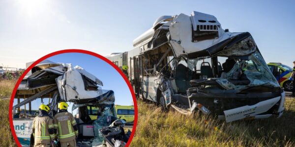 Zeventien gewonden bij ongeval tussen vrachtwagen en lijnbus op de N62 bij Nieuwdorp