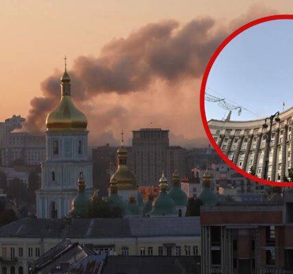 Oekraïens regeringsgebouw in Kyiv geraakt bij grootschalige Russische aanval