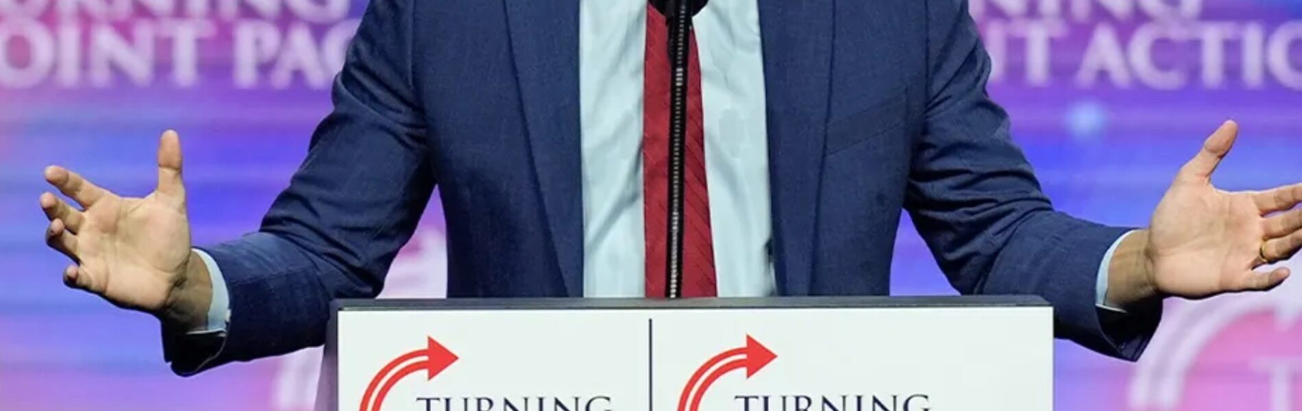 Charlie Kirk (31), conservatieve leider en oprichter van Turning Point USA, doodgeschoten tijdens evenement op universiteitscampus