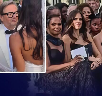 Marc Coucke zorgde voor controverse toen hij dezelfde jurk droeg als de bruid op de bruiloft van Wout Bru en Natassia Van Kerkvoorde: "Het bruidspaar zou me bijna voor elkaar aanzien."