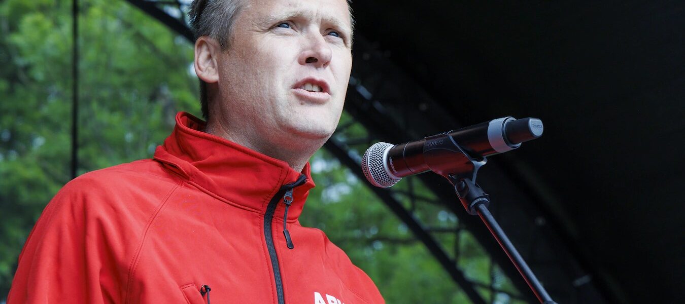 Nu bijna 29.000 werklozen te horen krijgen dat ze ‘dopgeld’ verliezen: vakbonden gaan helpen om uitkeringen terug te eisen