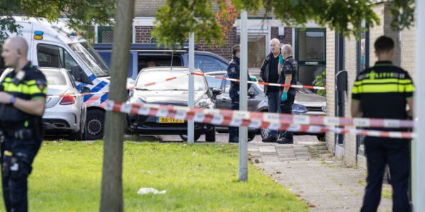 Vrouw overlijdt op mijnsite in Zaandam Politie vermoedt misdrijf na vondst in verdachte omstandigheden