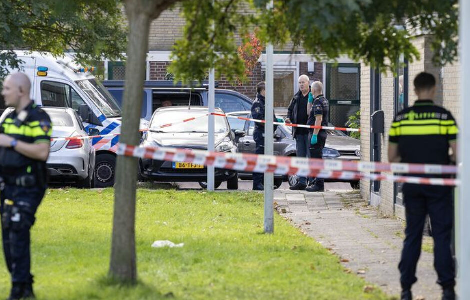 Vrouw overlijdt op mijnsite in Zaandam Politie vermoedt misdrijf na vondst in verdachte omstandigheden