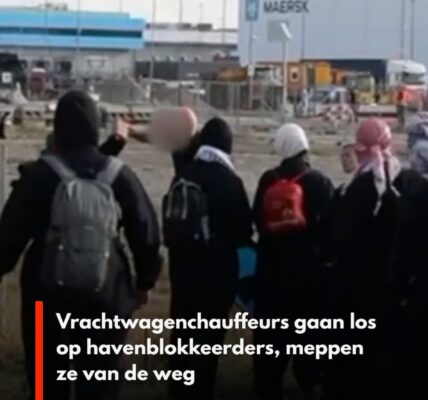 Vrachtwagen rijdt in op havenblokkeerders tijdens protest