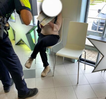 🧡 Verloren hart vindt menselijkheid: Turkse inwoners schieten te hulp op de Thomasboslaan