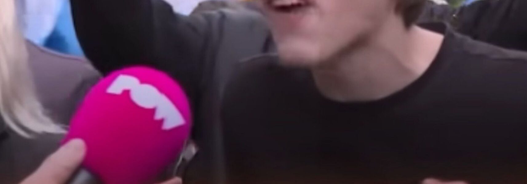 Deze jongen zet zichzelf voorgoed buitenspel met beledigingen richting Timmermans