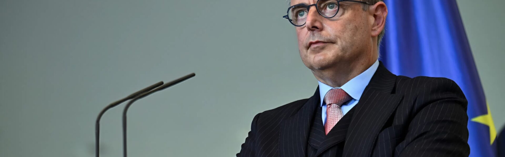 Premier De Wever stelt beleidsverklaring uit — “Had hier veel vroeger aan moeten beginnen”, zegt Groen, maar het doel waar hij op aanstuurt roept vragen op 👇