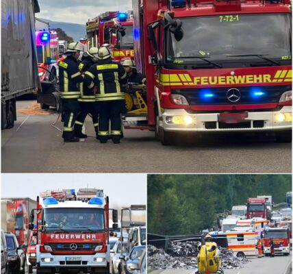 Feuerwehrfahrzeug kracht in zwei Fahrzeuge