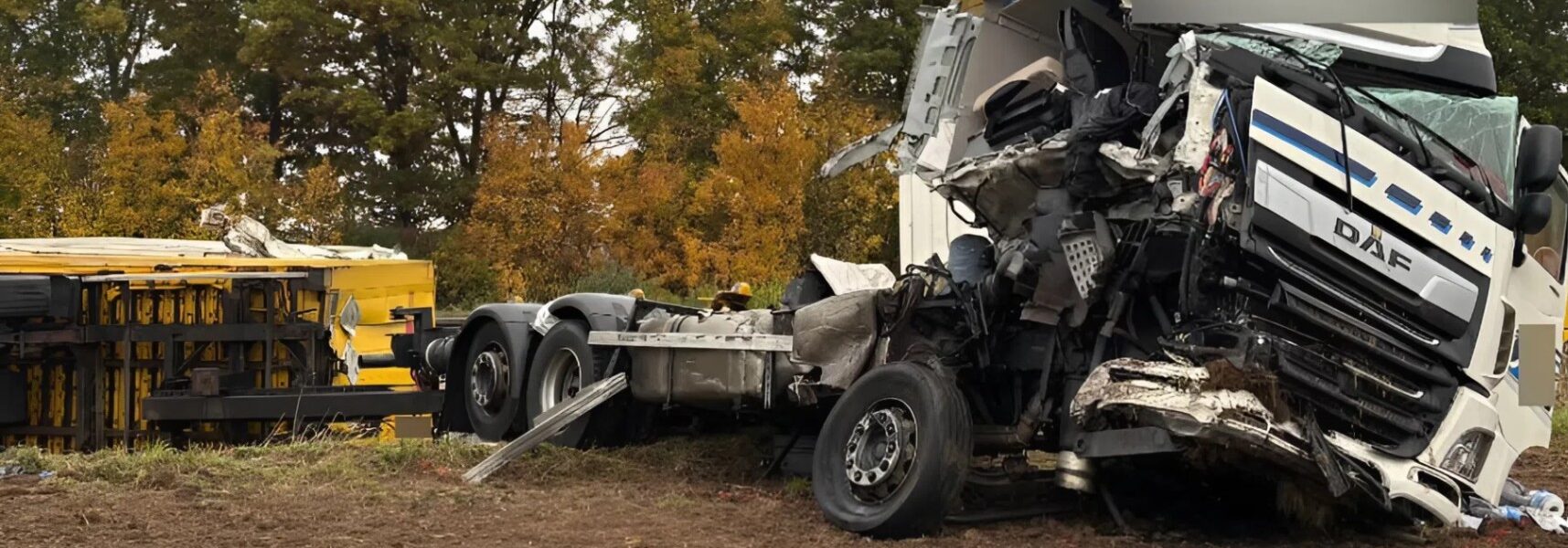 26 Tonnen Pakete auf der A4 verteilt: Der Lkw-Unfall enthüllt schockierende Geheimnisse, die alle erschüttern! 📦💥