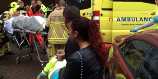 Bekende zanger (48) doodgestoken