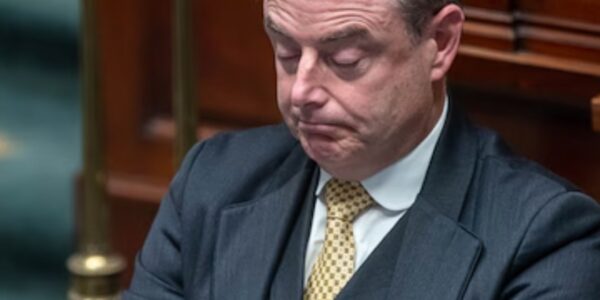 Begrotingsonderhandelingen in België blijven zonder doorbraak: Federale kernkabinet hervat overleg vandaag om 16 uur 👇