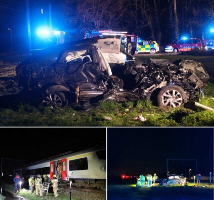 Trein botst tegen auto op overweg Eeklo, auto ernstig vervormd