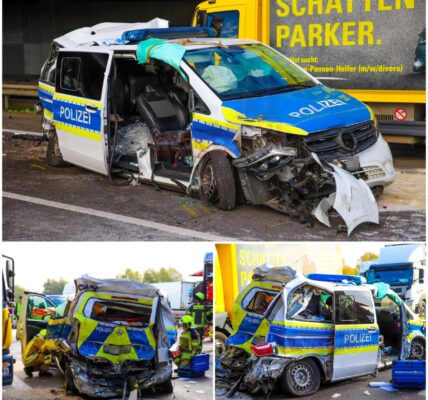 Schwerer Unfall auf der A10: Lkw rast in Polizeifahrzeug – Beamter verletzt, Autobahn gesperrt