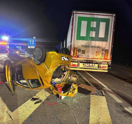 Schwerer Unfall nahe Mühlhausen: Auto völlig zerstört, Verdacht auf ungewöhnliches Fahrverhalten des Fahrers 👇
