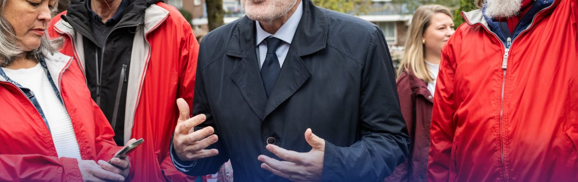 Timmermans waarschuwt: afzwakken klimaatmaatregelen is “onverstandig” – Jetten wil bezuinigingen op onderwijs van tafel