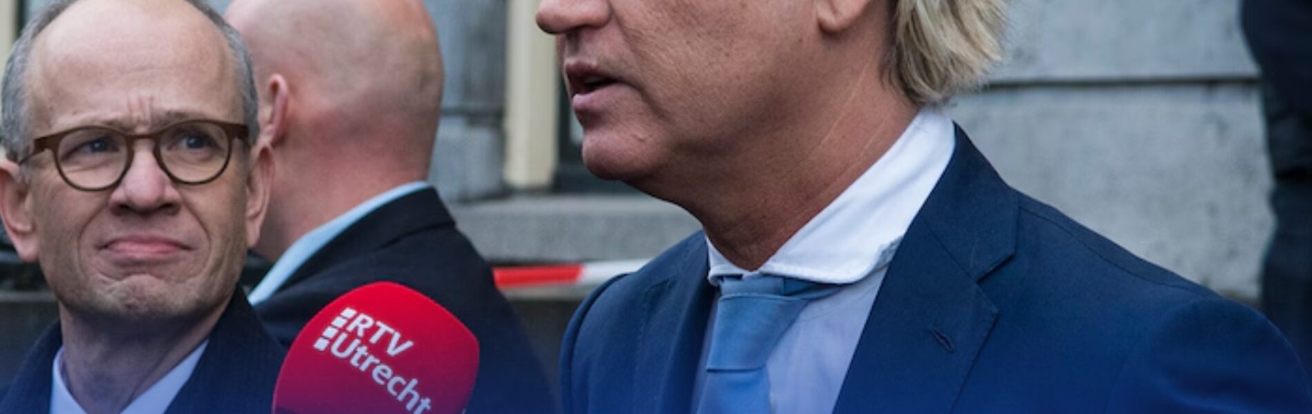 Immigratie verdeelt Nederland in verkiezingsstrijd: Wilders op kop, debat over asielopvang laait op