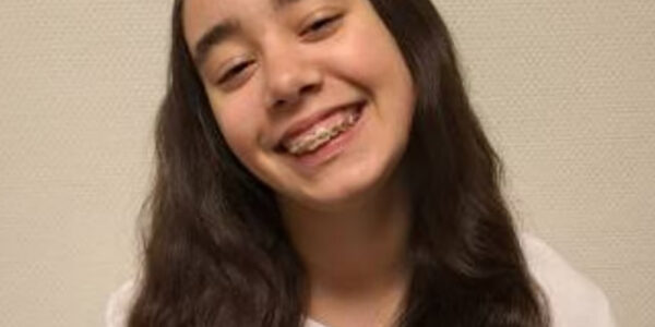 SPOEDZOEKACTIE: 14-JARIG MEISJE SENNA VERMIST – voor het laatst gezien in ROTTERDAM na vertrek uit ALPHEN AAN DEN RIJN 👇