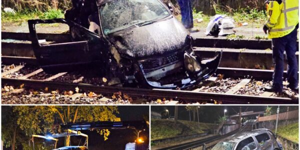 Drama in Karlsruhe! 🚨 Kleinwagen überschlägt sich – zwei Männer flüchten, schwerverletzte Frau hilflos auf Bahngleisen zurückgelassen! 💔😱