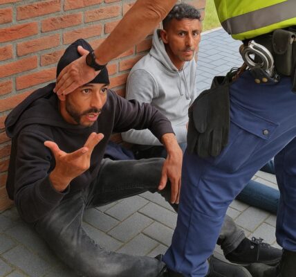 BEELDEN: Burgeractie Ter Apel moet opnieuw ingrijpen: twee buurmannen pakken autodieven