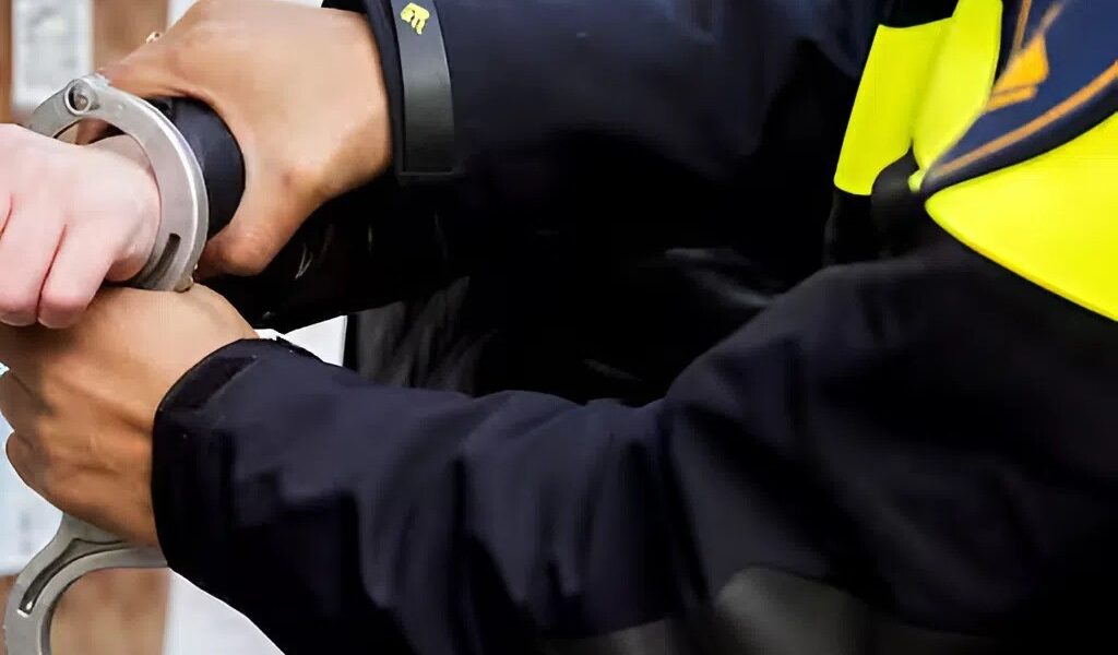 57-jarige man opgepakt na brute mishandeling van 82-jarige vrouw bij metrostation