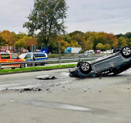 Schwerer Unfall an Raststätte: Auto überschlug sich mehrfach auf der A3, geschätzter Schaden... 🚨‼️