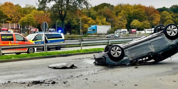 Schwerer Unfall an Raststätte: Auto überschlug sich mehrfach auf der A3, geschätzter Schaden... 🚨‼️