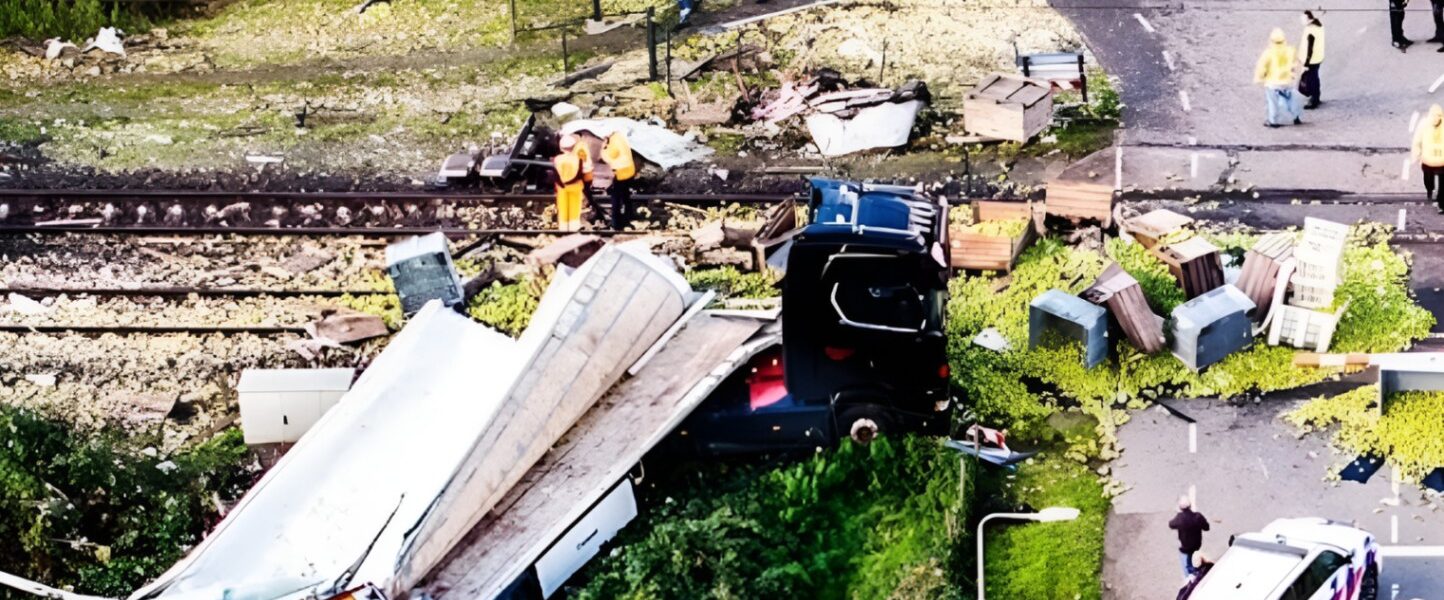 🚨 Schok in Meteren – De verbijsterende reden waarom ProRail truckchauffeurs aanraadt door de slagbomen te rijden👇