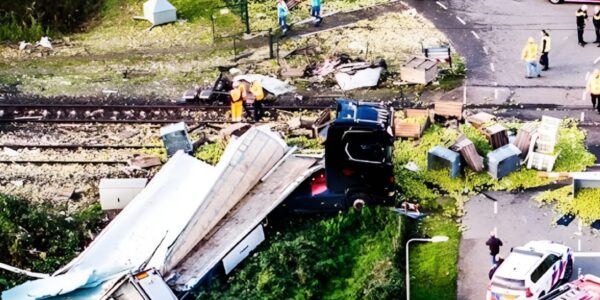 🚨 Schok in Meteren – De verbijsterende reden waarom ProRail truckchauffeurs aanraadt door de slagbomen te rijden👇