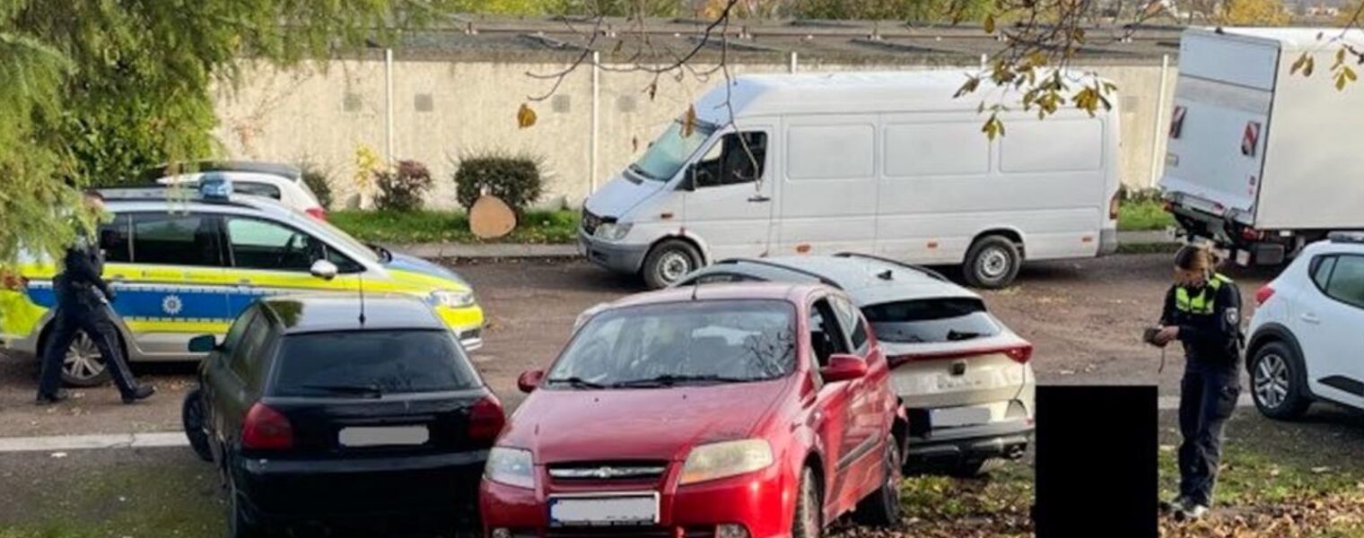 Völlig betrunken: Frau verwandelt Parkplatz in ein Trummerfeld – der wahre Grund lässt selbst die Polizei sprachlos zuruck💥👇
