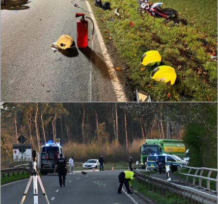 Schock auf der B58: 83-jähriger Fahrer rammt mehrere Motorräder – drei Schwerverletzte, Unfallstelle gleicht einer Actionszene!‼️👇
