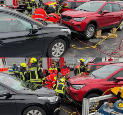 Drama auf dem Supermarkt-Parkplatz: Frau wird nach Frontalcrash unter Auto eingeklemmt – Lebensgefahr!