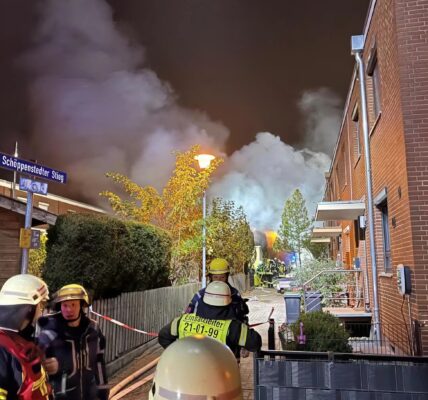 Verheerende Explosion in Wolfenbüttel: Wohnhaus stürzt ein – Eine Person vermisst, 16 Bewohner evakuiert 💥🔥