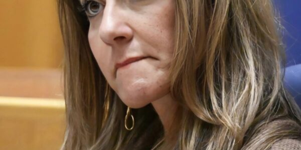 VVD in zwaar weer na verkiezingen: Yeşilgöz moet ingrijpen om partij overeind te houden