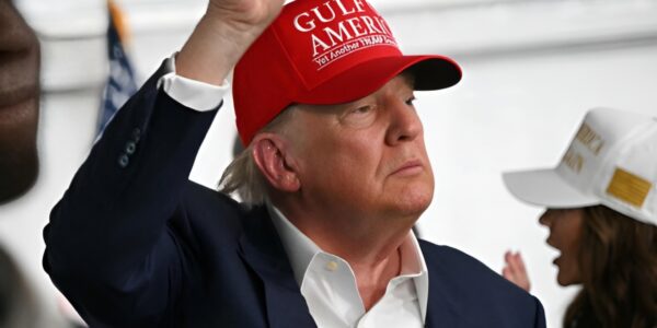 Trump in opspraak tijdens NFL-wedstrijd: Fans joelen de president uit