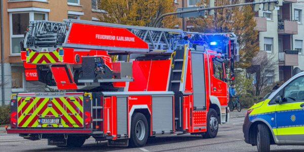Großeinsatz in Karlsruhe-Oststadt: Polizei und Feuerwehr sichern Person in psychischem Ausnahmezustand