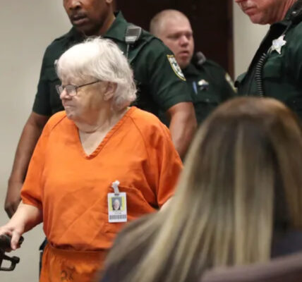 "Vrouw steekt echtgenoot neer na schokkende leugen over kanker — wat dreef haar tot de daad?"