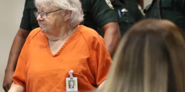 "Vrouw steekt echtgenoot neer na schokkende leugen over kanker — wat dreef haar tot de daad?"