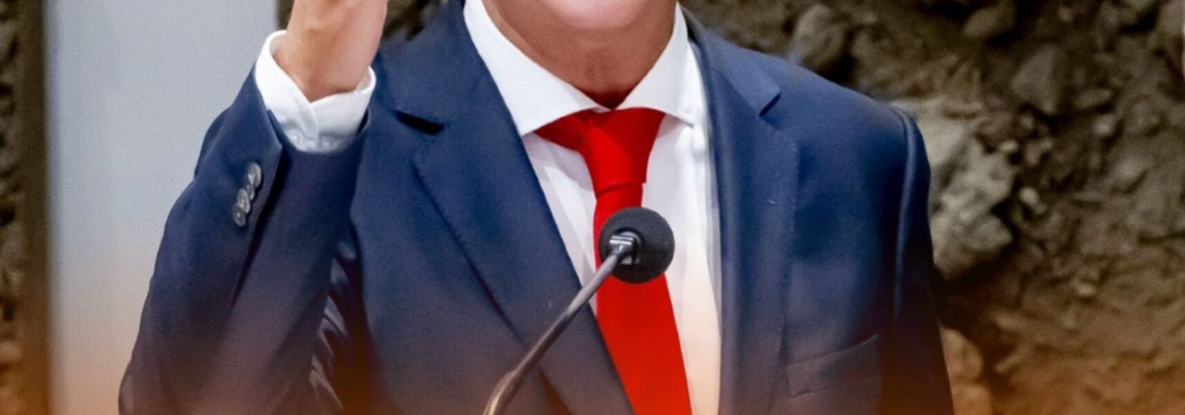 ‘De PvdA is dood’ — Geert Wilders zorgt voor opschudding met harde woorden in de Kamer