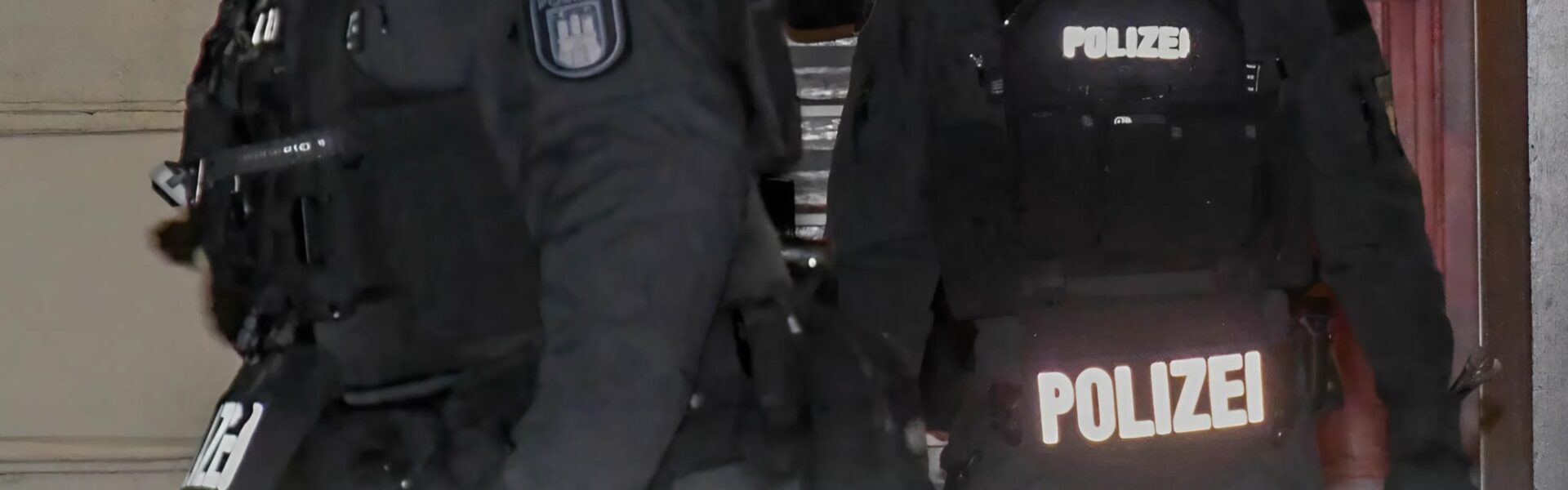 Blutige Fehden im Clan-Milieu: Spezialeinheiten stürmen Wohnungen in Hamburg