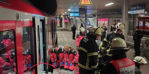 Mann stürzt vor einen einfahrenden Zug: Der Mann hatte einen hohen Blutalkoholgehalt.
