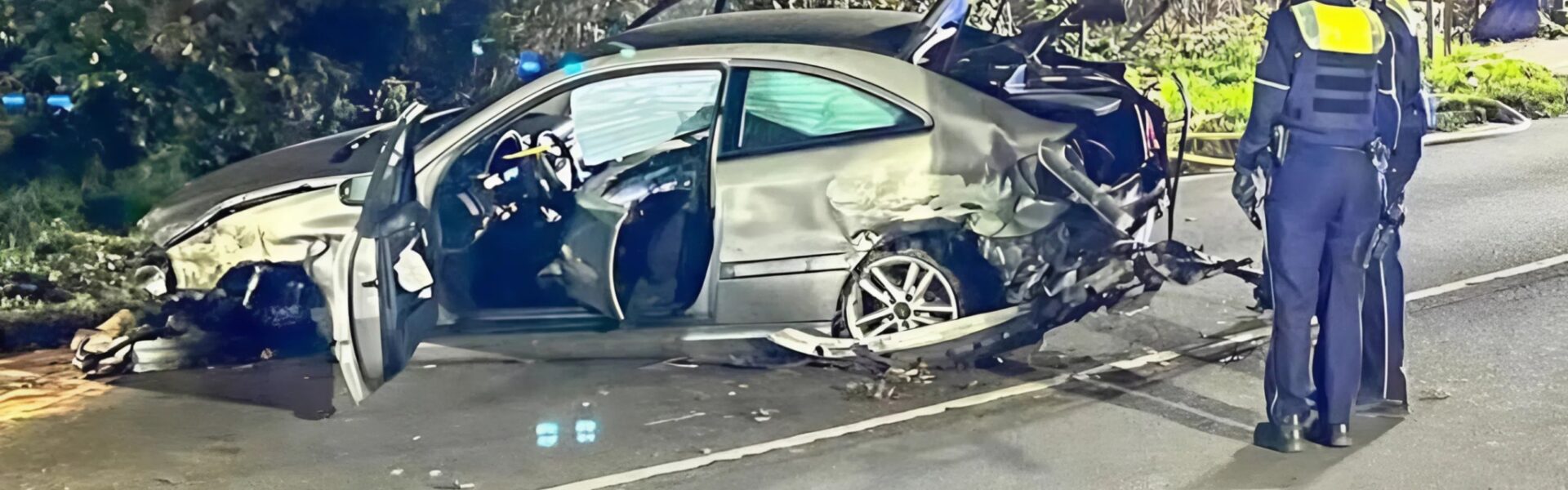 Nächtlicher Unfall in Wülfrath: Auto prallt gegen Leitplanke – Fahrer nur leicht verletzt