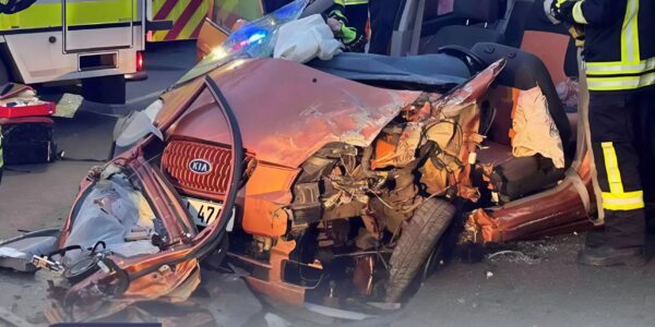 Schwerer Frontalcrash bei Kutenholz – Berichtlage unklar