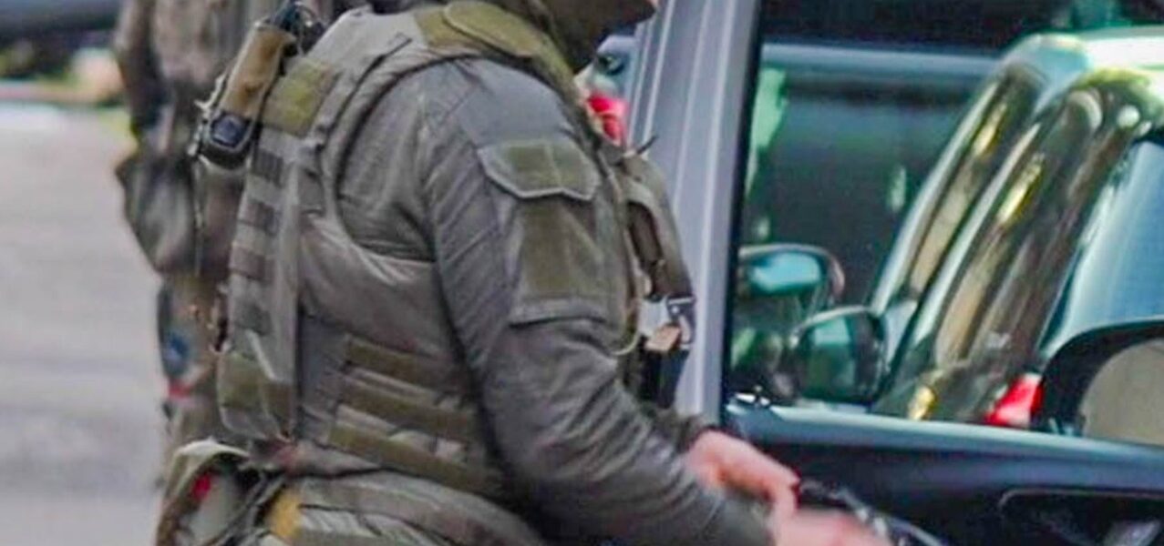 Rastatt: Großeinsatz der Polizei nach Meldung über bewaffnete Person im Zug – Flüchtiger weiterhin auf der Flucht