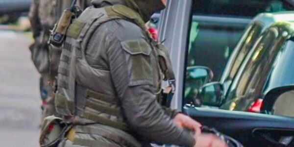 Rastatt: Großeinsatz der Polizei nach Meldung über bewaffnete Person im Zug – Flüchtiger weiterhin auf der Flucht