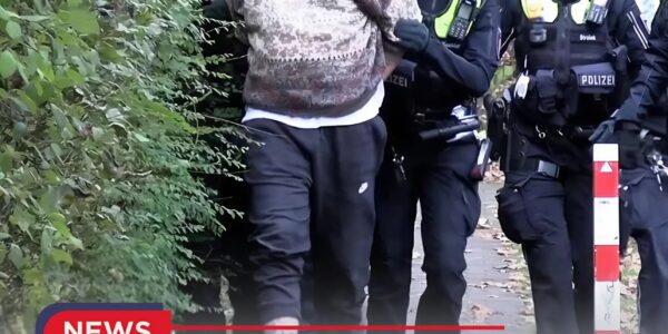 Bedrohung auf dem Balkon: Messer-Mann löst Großeinsatz in Hamburg-Heimfeld aus